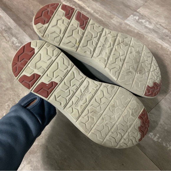 Men’s Eddie Bauer Chukka Boots - Picture 3 of 5